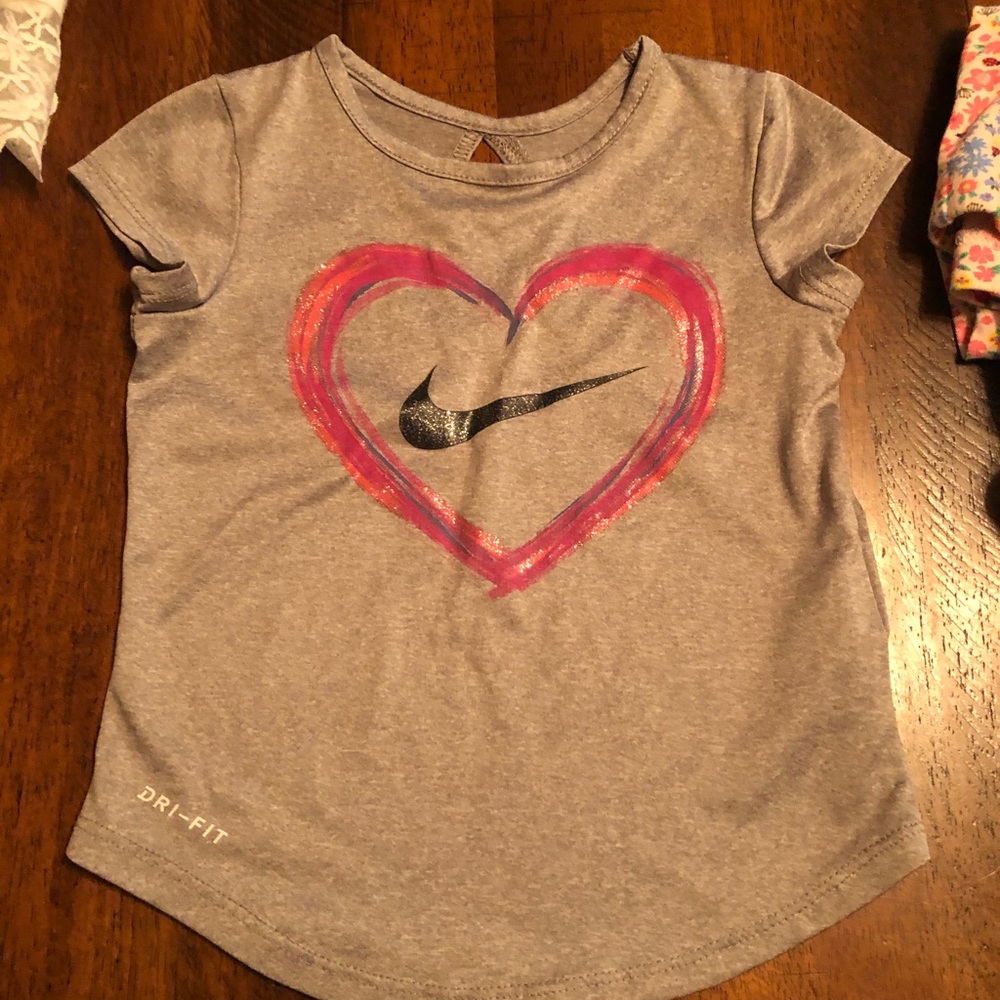Girls Nike shirt size 4